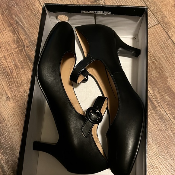 Black Mary Jane shoes - Picture 3 of 3